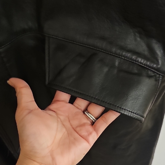 Danier Men's VINTAGE Black Leather Coat - Picture 2 of 7